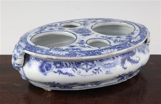 An unusual Chinese export blue and white oval desk stand, first half 18th century, width 24cm